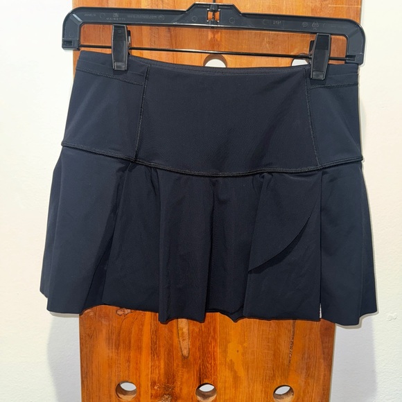 Lululemon Skort in Black - Picture 3 of 13